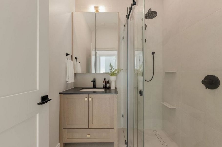 2544 Grant Street Vancouver, BC - 18