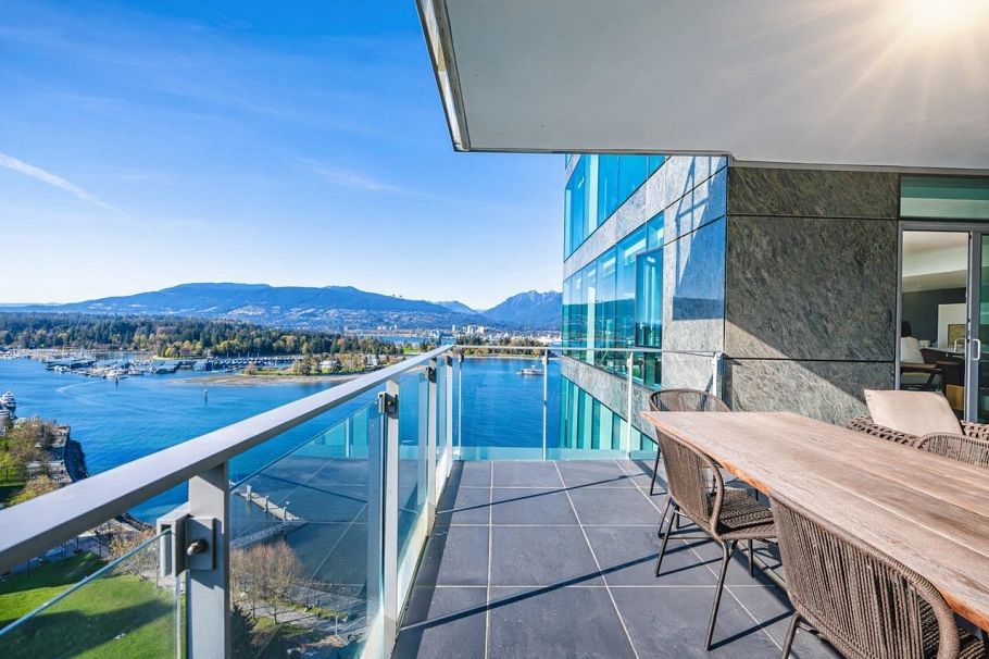 2001 277 Thurlow Street Vancouver, BC - 10