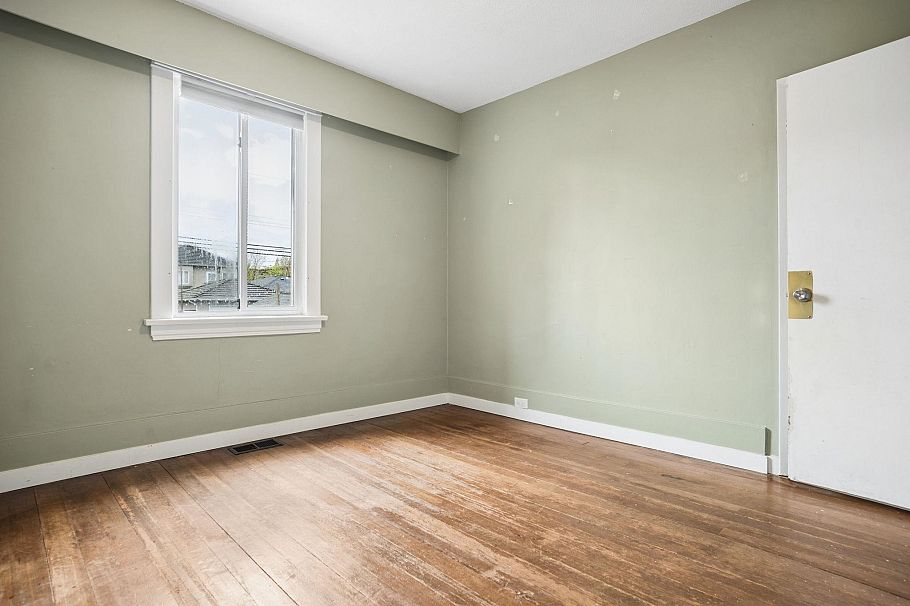 2654 Triumph Street Vancouver, BC - 12