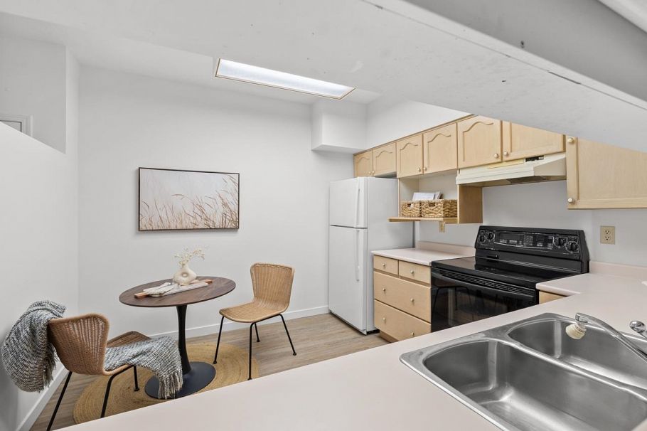 415 121 W 29th Street North Vancouver, BC - 13