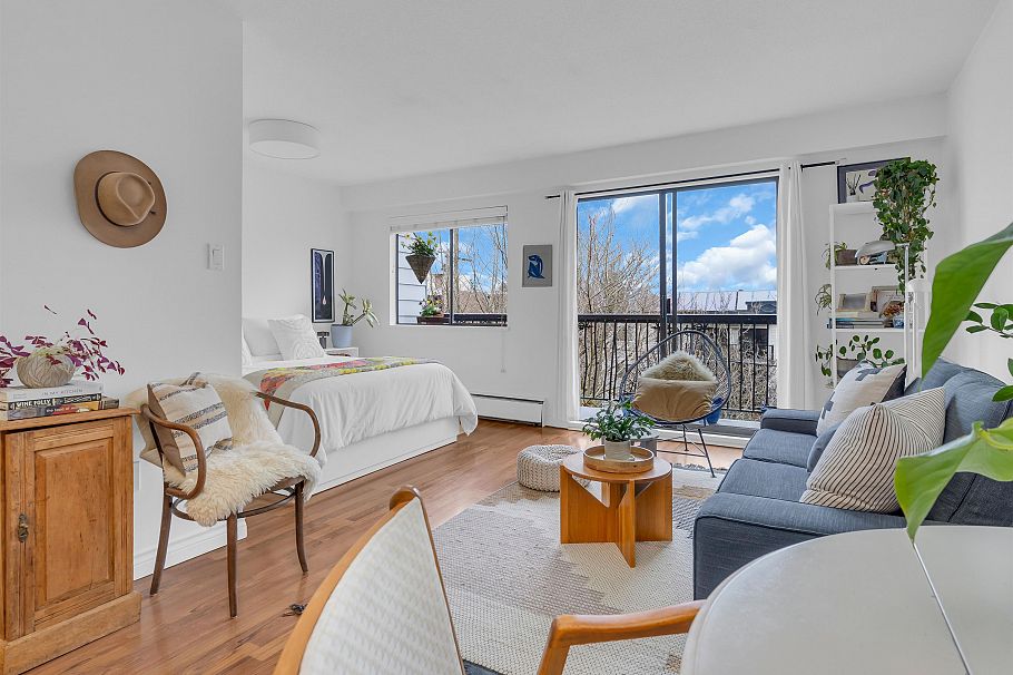 302 2330 Maple Street Vancouver, BC - 2