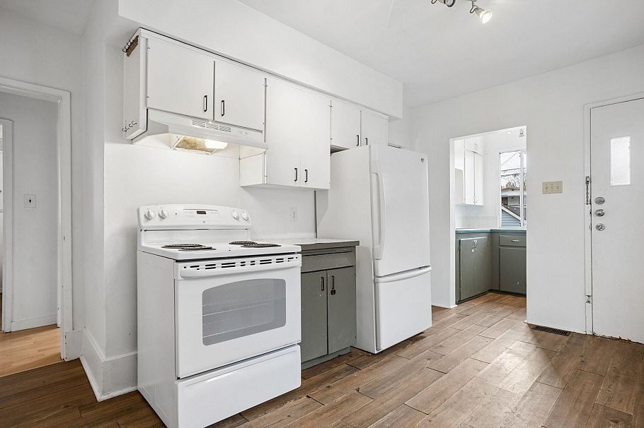 2654 Triumph Street Vancouver, BC - 8