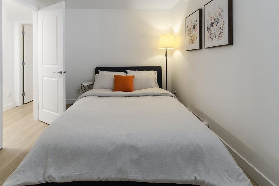 1075 Adderley Street North Vancouver, BC - 21