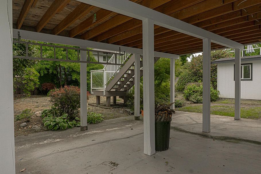 3566 Regent Avenue North Vancouver, BC - 38