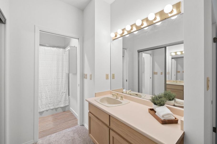 415 121 W 29th Street North Vancouver, BC - 19