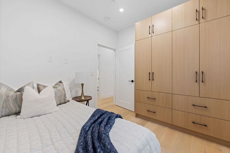 1 1166 E 11th Avenue Vancouver, BC - 27