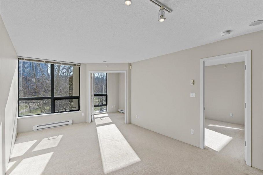 303 3588 Crowley Drive Vancouver, BC - 4