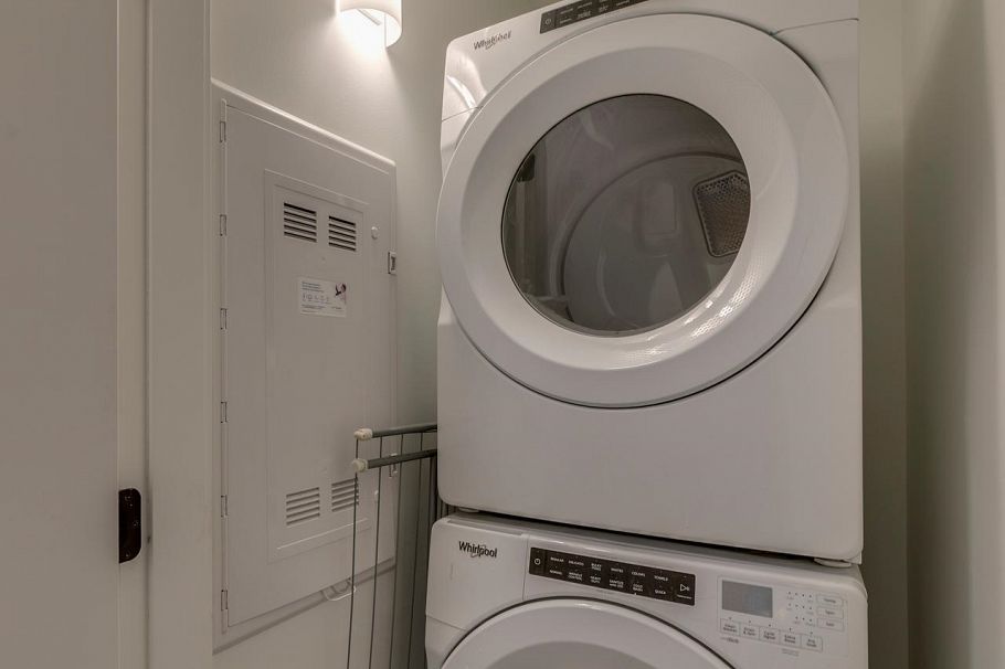 8 533 E 3rd Street North Vancouver, BC - 22