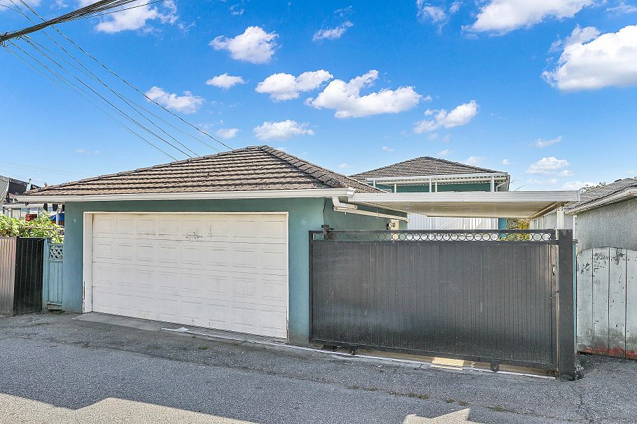 1257 E 60th Avenue Vancouver, BC - 39