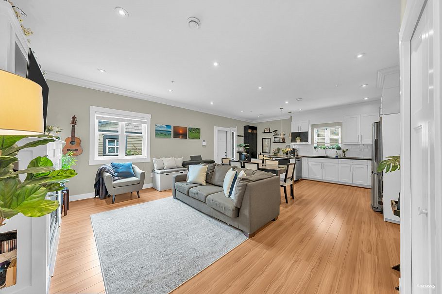 723 E 12th Avenue Vancouver, BC - 5