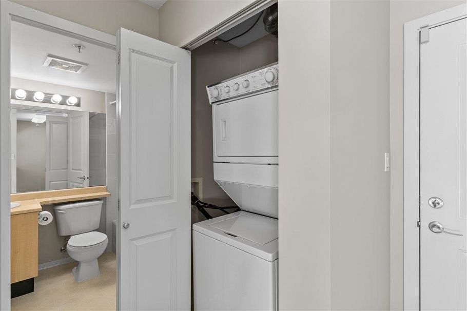 303 3588 Crowley Drive Vancouver, BC - 17