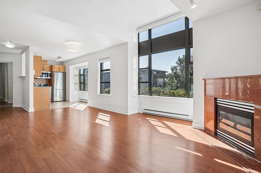 305 2119 Yew Street Vancouver, BC - 2