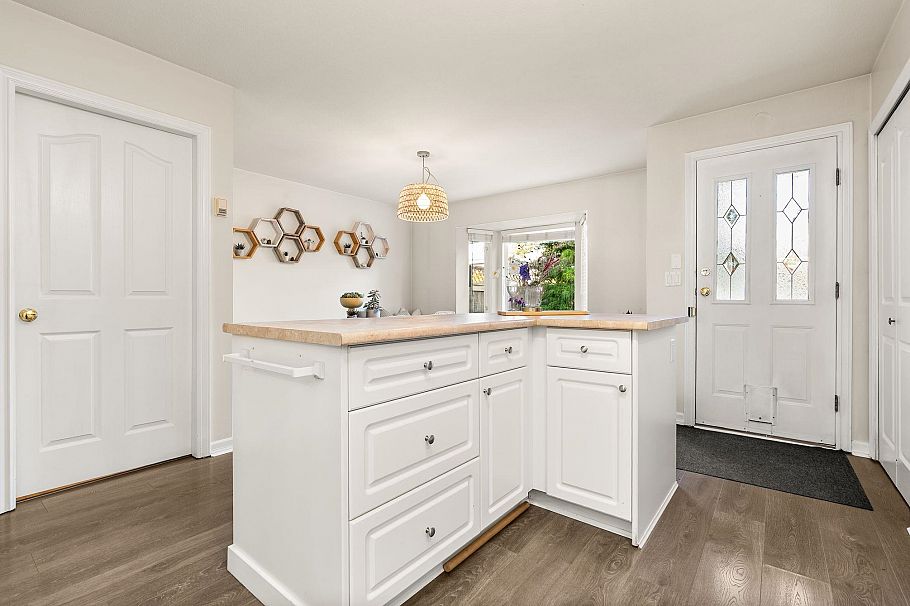 346 W 14th Street North Vancouver, BC - 15