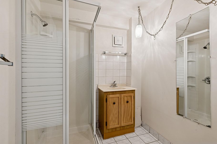 133 W 63rd Avenue Vancouver, BC - 27