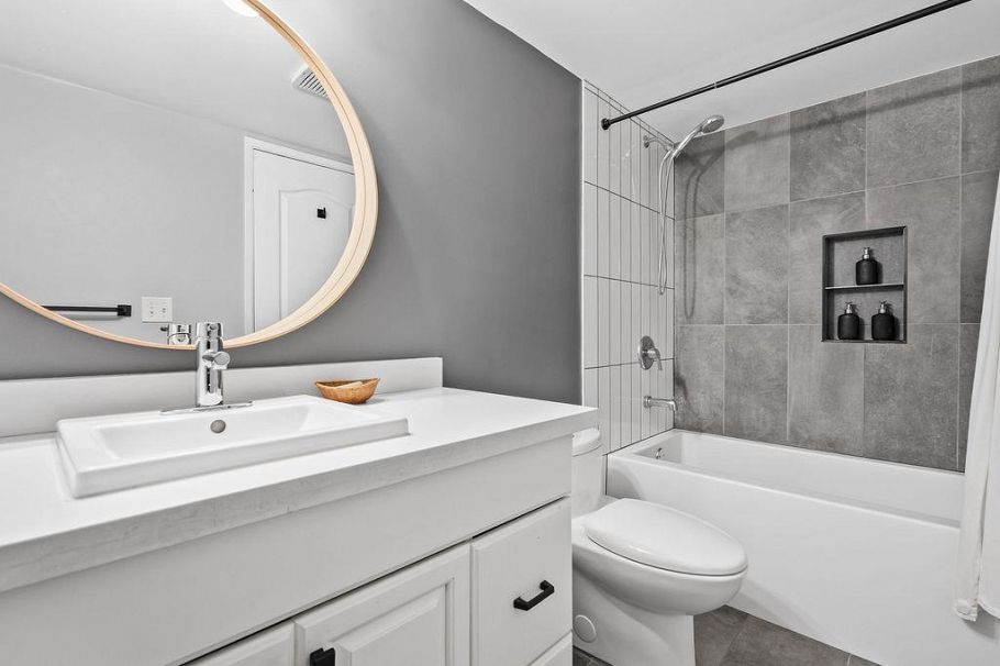 305 3275 Mountain Highway North Vancouver, BC - 19