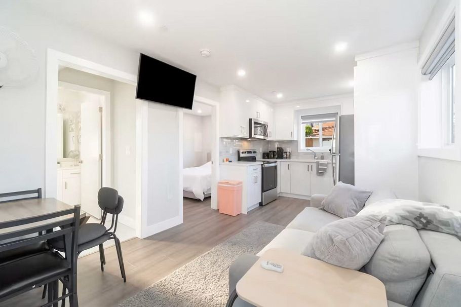 2984 Kitchener Street Vancouver, BC - 16