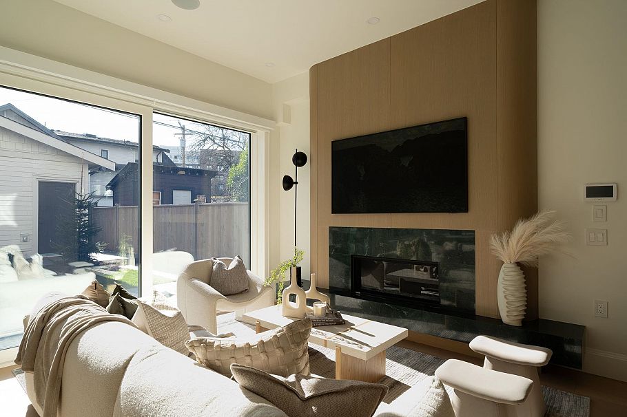 2 864 E 16th Avenue Vancouver, BC - 9