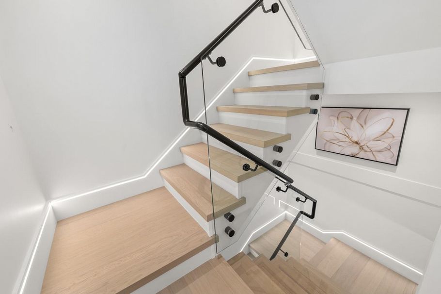 679 W 18th Avenue Vancouver, BC - 26