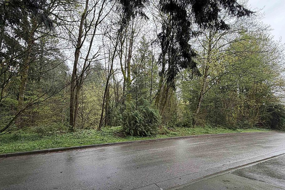 1852 Larson Road North Vancouver, BC - 36