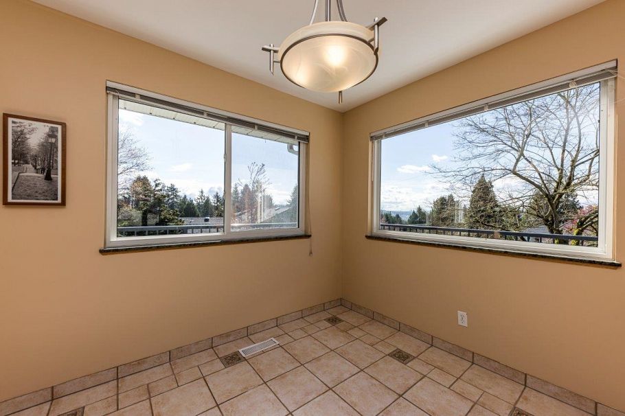 2094 Viewlynn Drive North Vancouver, BC - 21