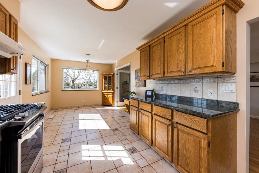 2094 Viewlynn Drive North Vancouver, BC - 29