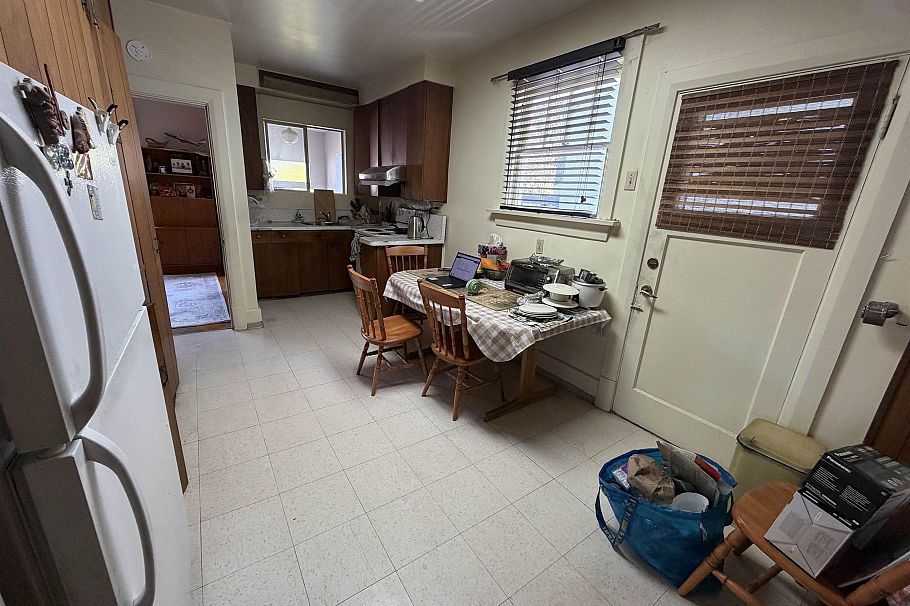 64 W 14th Avenue Vancouver, BC - 10