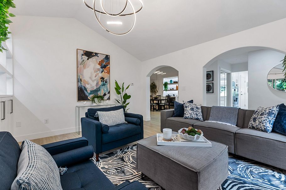 1102 Strathaven Drive North Vancouver, BC - 4