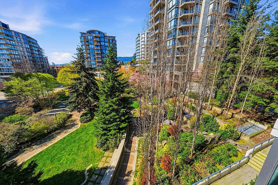 208 135 W 2nd Street North Vancouver, BC - 32