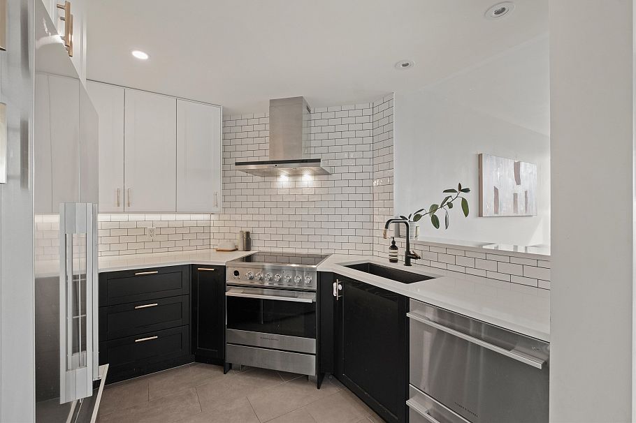 303 408 Lonsdale Avenue North Vancouver, BC - 21