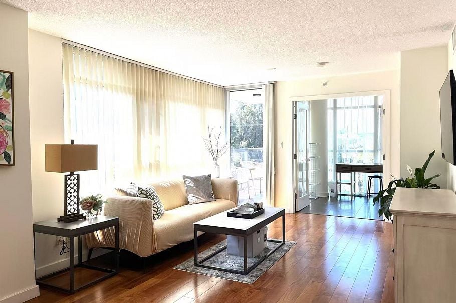 662 2080 W Broadway Vancouver, BC - 1