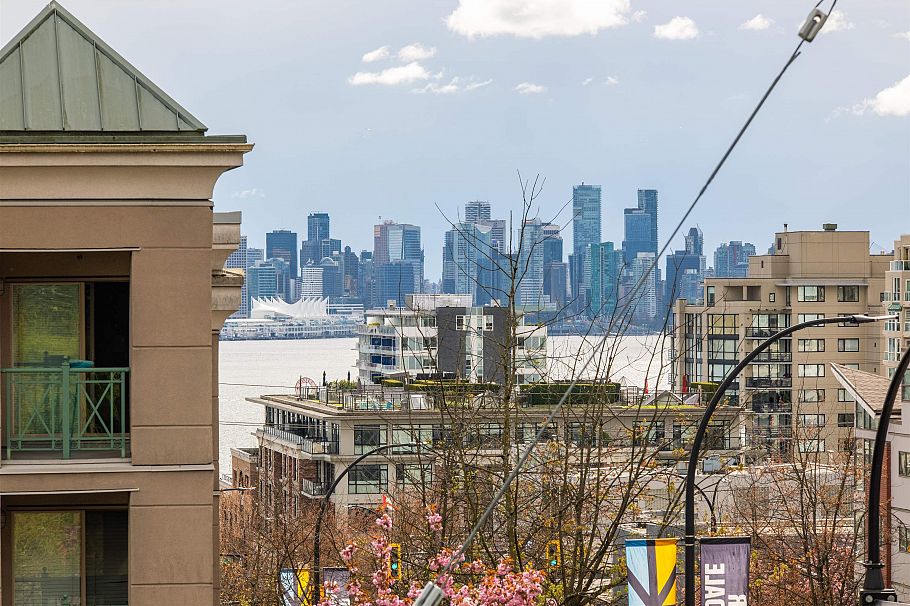 303 408 Lonsdale Avenue North Vancouver, BC - 13