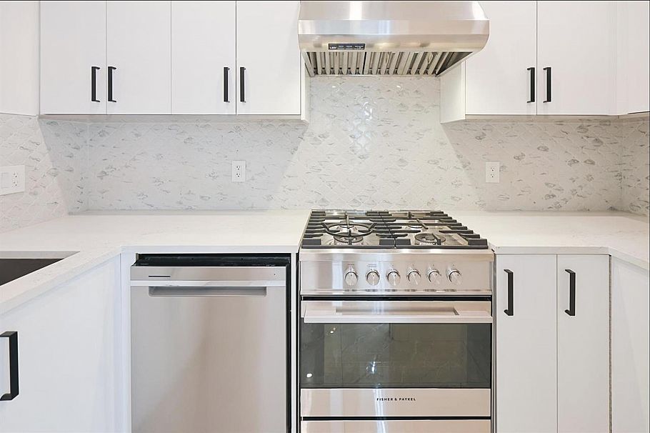 2984 Kitchener Street Vancouver, BC - 6