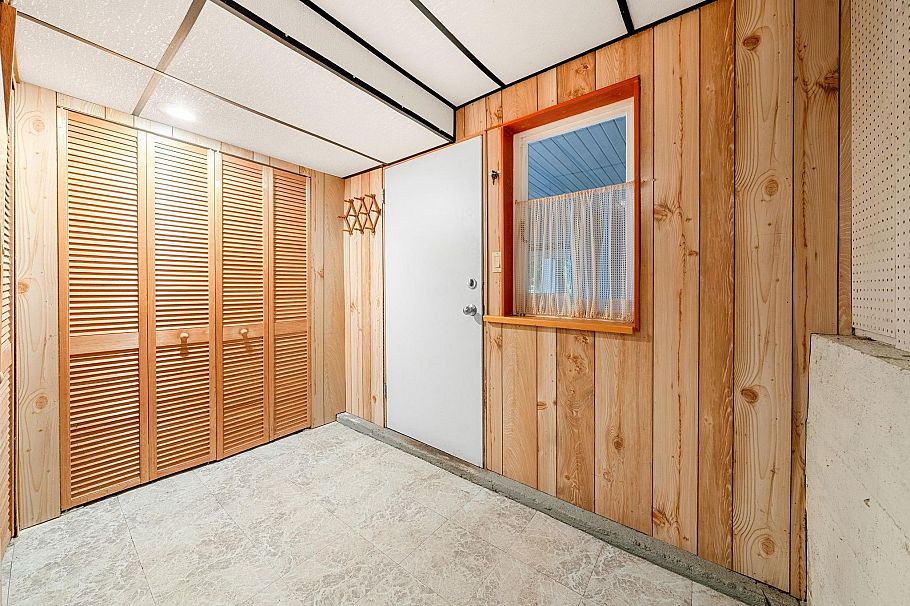 234 Rondoval Crescent North Vancouver, BC - 32