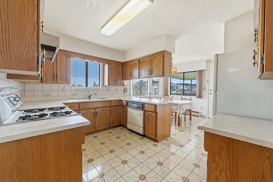 2693 E Georgia Street Vancouver, BC - 9