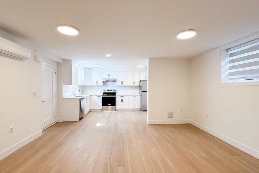 4265 Macdonald Avenue Burnaby, BC - 30