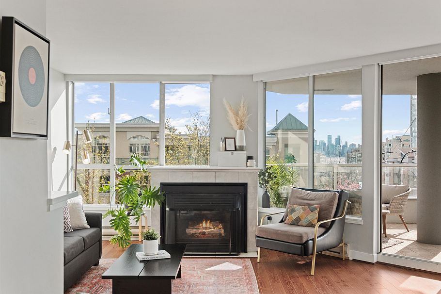 303 408 Lonsdale Avenue North Vancouver, BC - 1