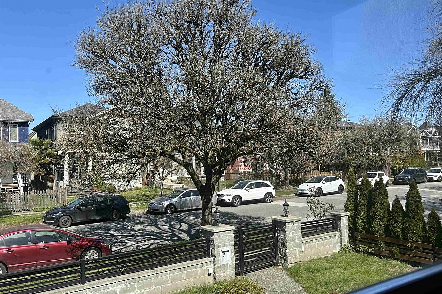 1544 W 68th Avenue Vancouver, BC - 17