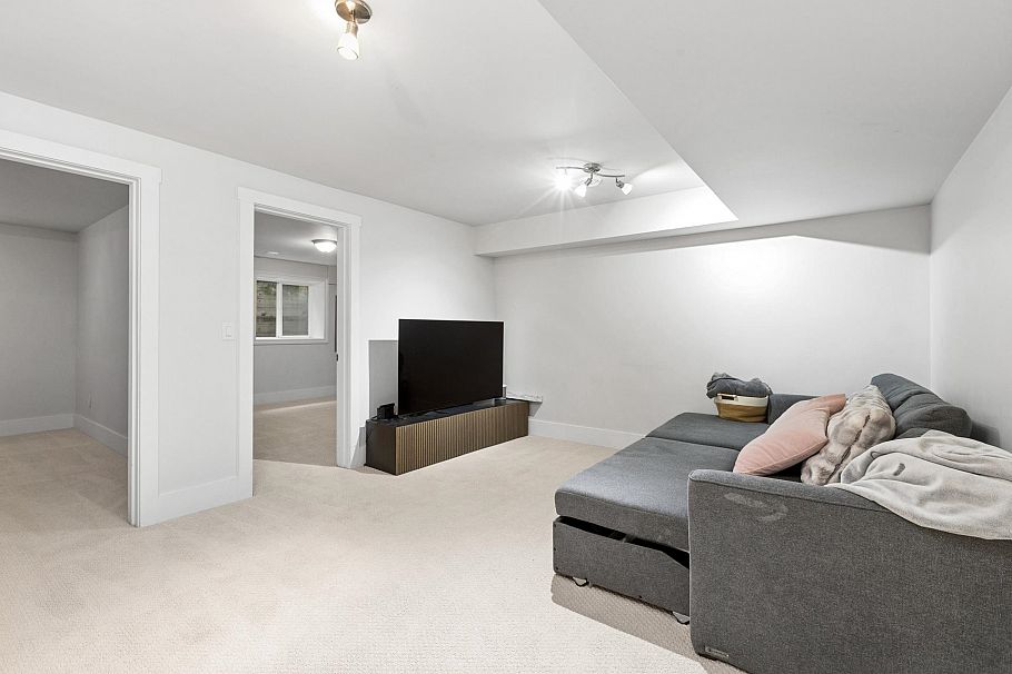 3476 Wellington Crescent North Vancouver, BC - 30