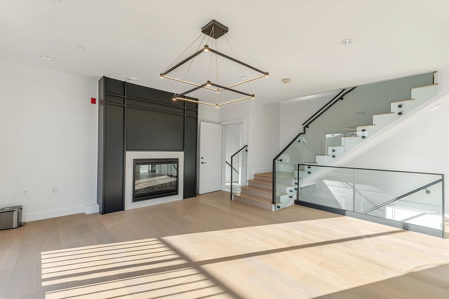 7359 Oak Street Vancouver, BC - 2