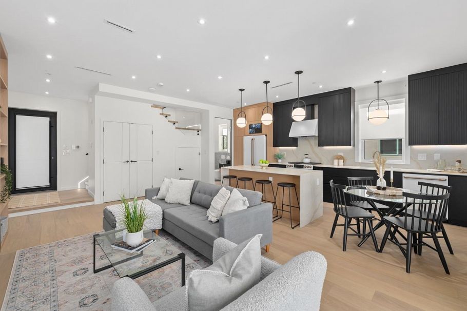 679 W 18th Avenue Vancouver, BC - 5