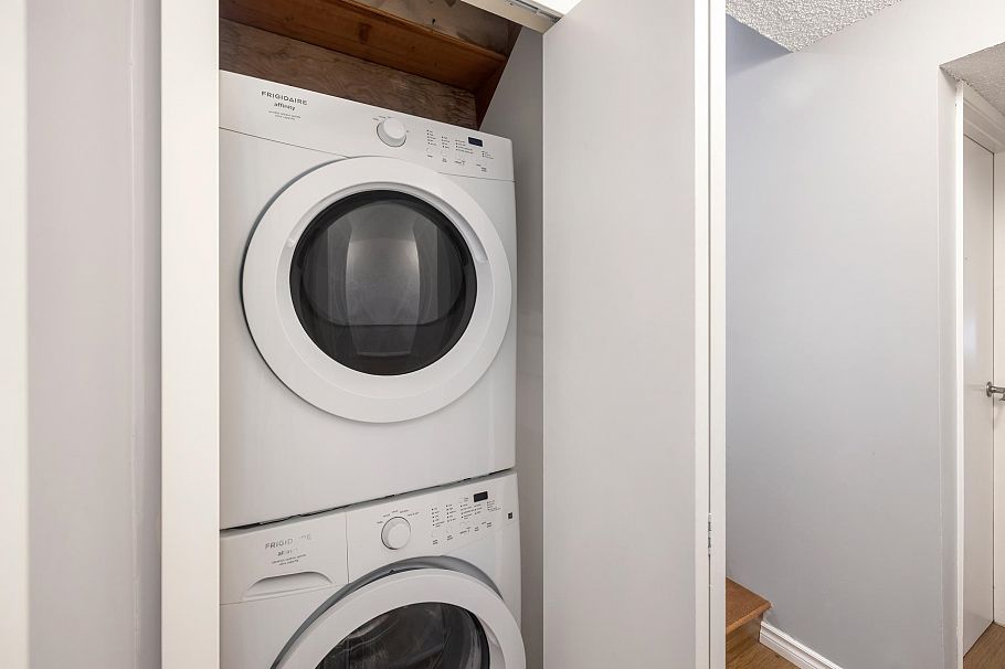 1135 Heritage Boulevard North Vancouver, BC - 24