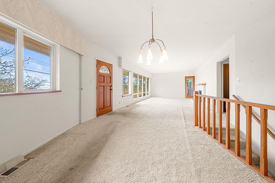 234 Rondoval Crescent North Vancouver, BC - 9