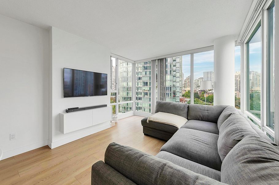 1101 1033 Marinaside Crescent Vancouver, BC - 10