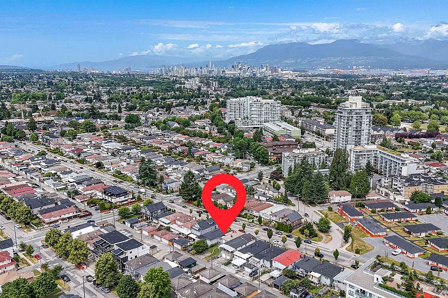 2354 E 33rd Avenue Vancouver, BC - 24