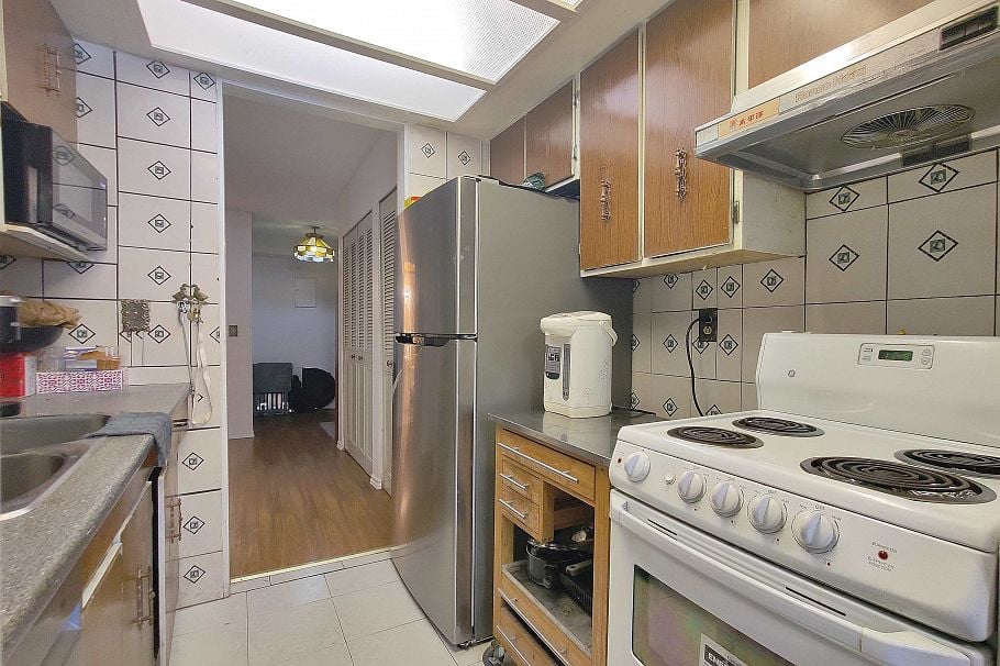 108 1420 E 7th Avenue Vancouver, BC - 4