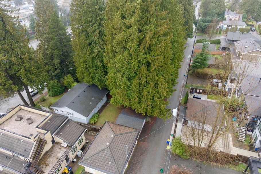 322 E 25th Street North Vancouver, BC - 25