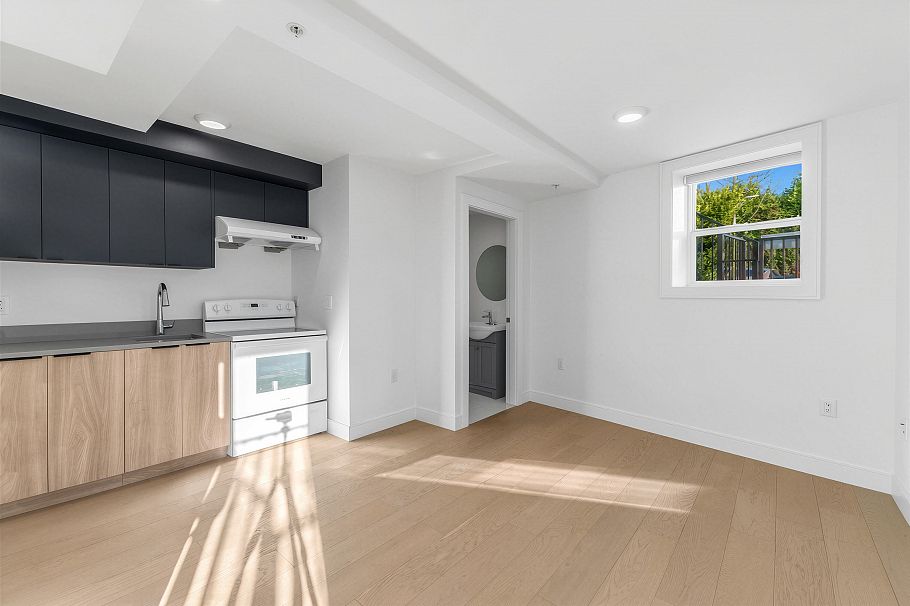 7359 Oak Street Vancouver, BC - 12