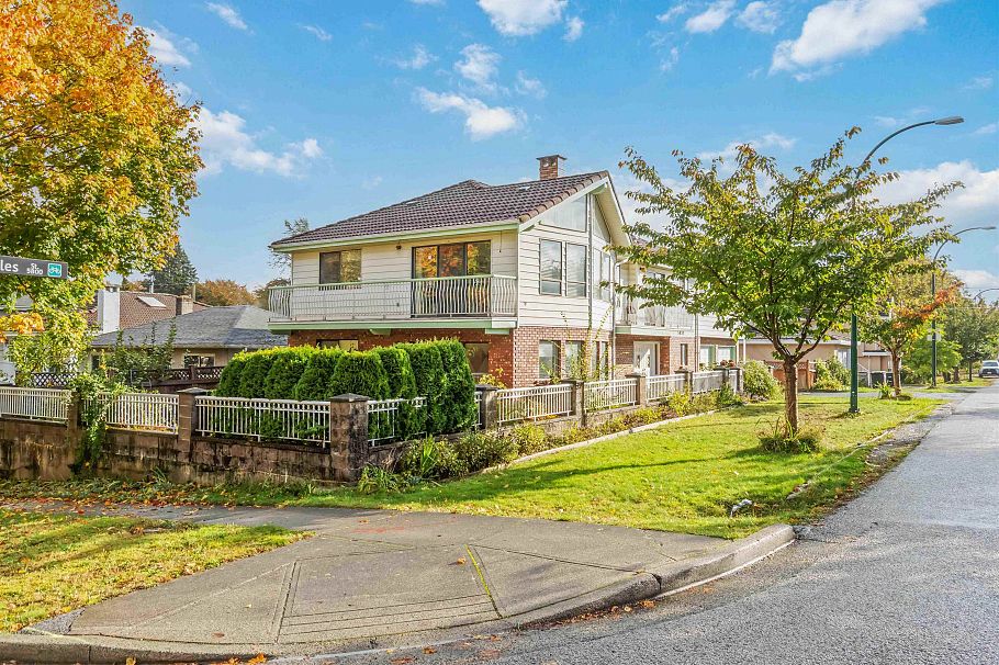 5820 Earles Street Vancouver, BC - 3