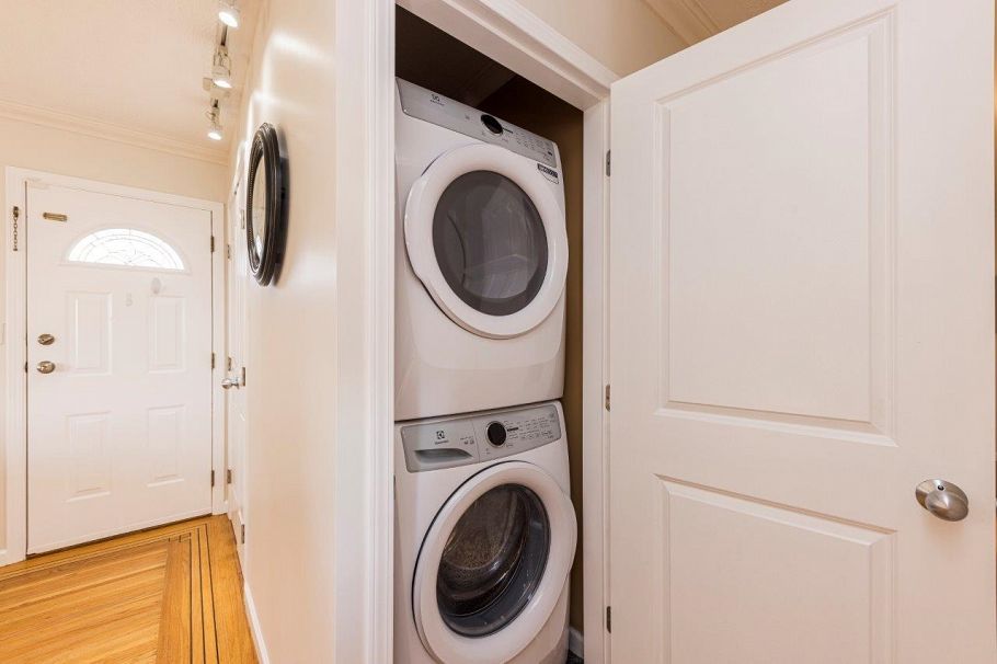 2094 Viewlynn Drive North Vancouver, BC - 32