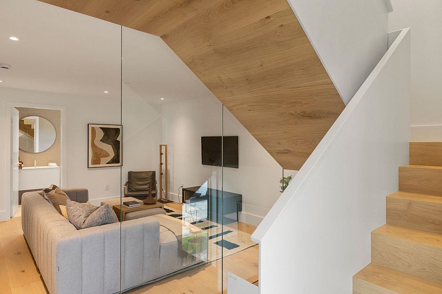 1 2830 Musqueamview Street Vancouver, BC - 14